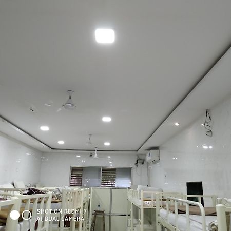 Star Dormitory Mumbai Bagian luar foto