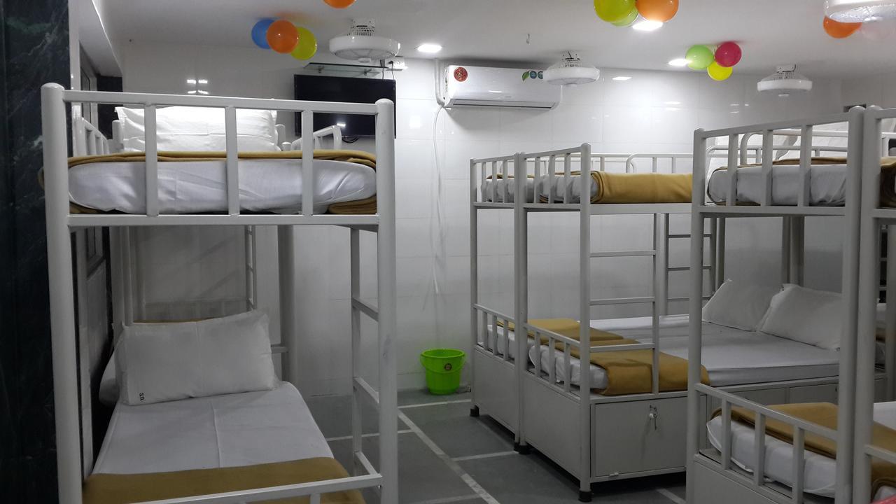 Star Dormitory Mumbai Bagian luar foto