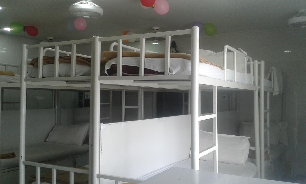 Star Dormitory Mumbai Bagian luar foto