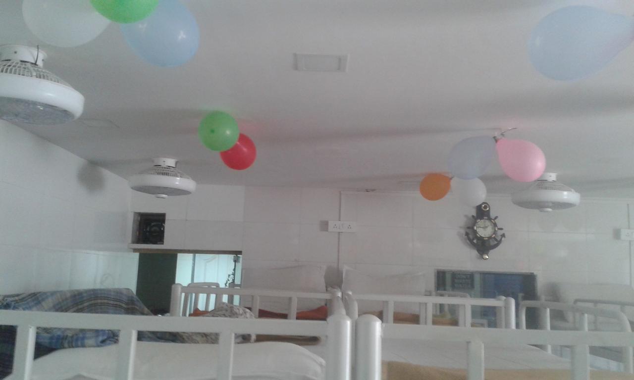 Star Dormitory Mumbai Bagian luar foto
