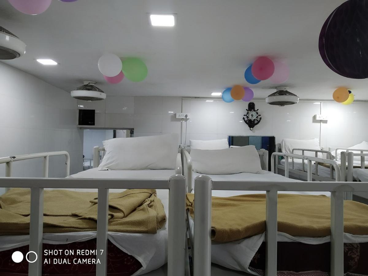 Star Dormitory Mumbai Bagian luar foto