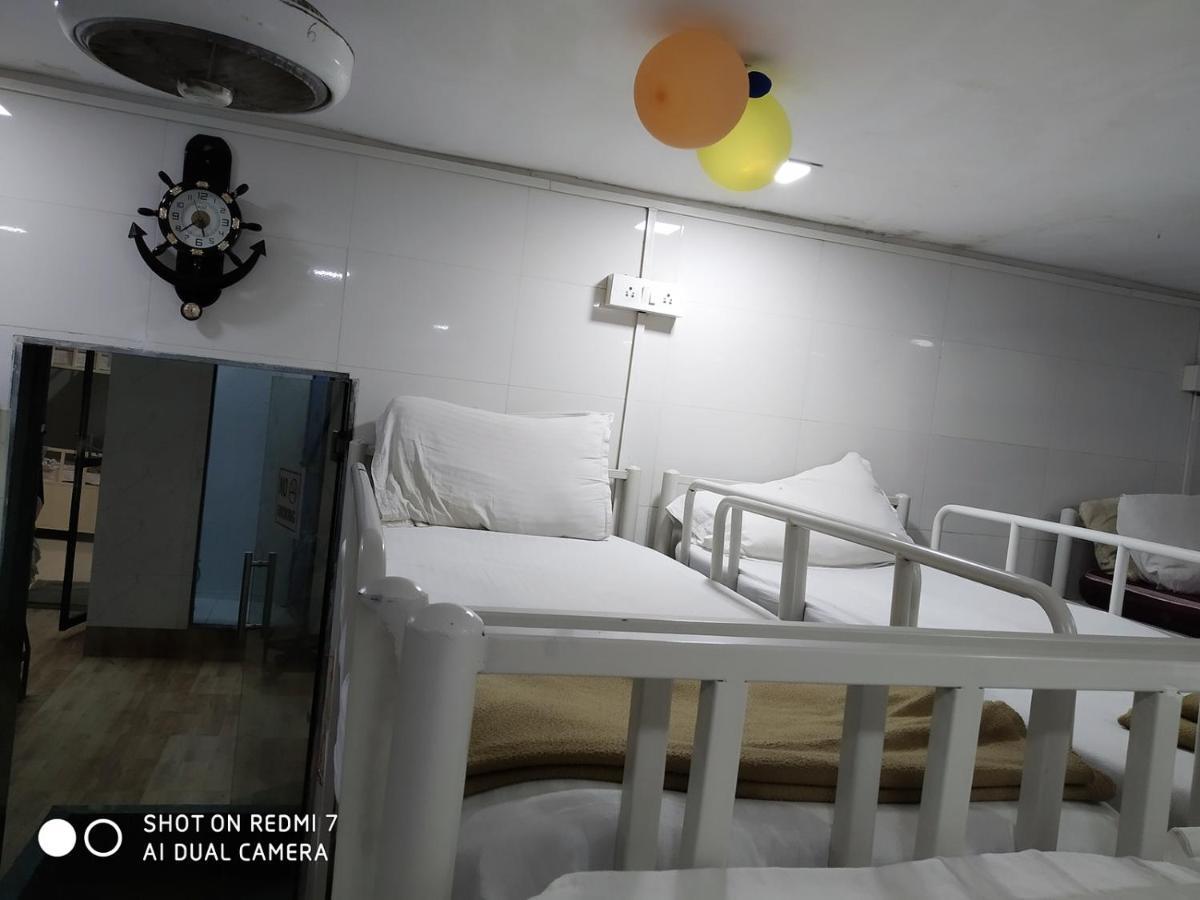 Star Dormitory Mumbai Bagian luar foto