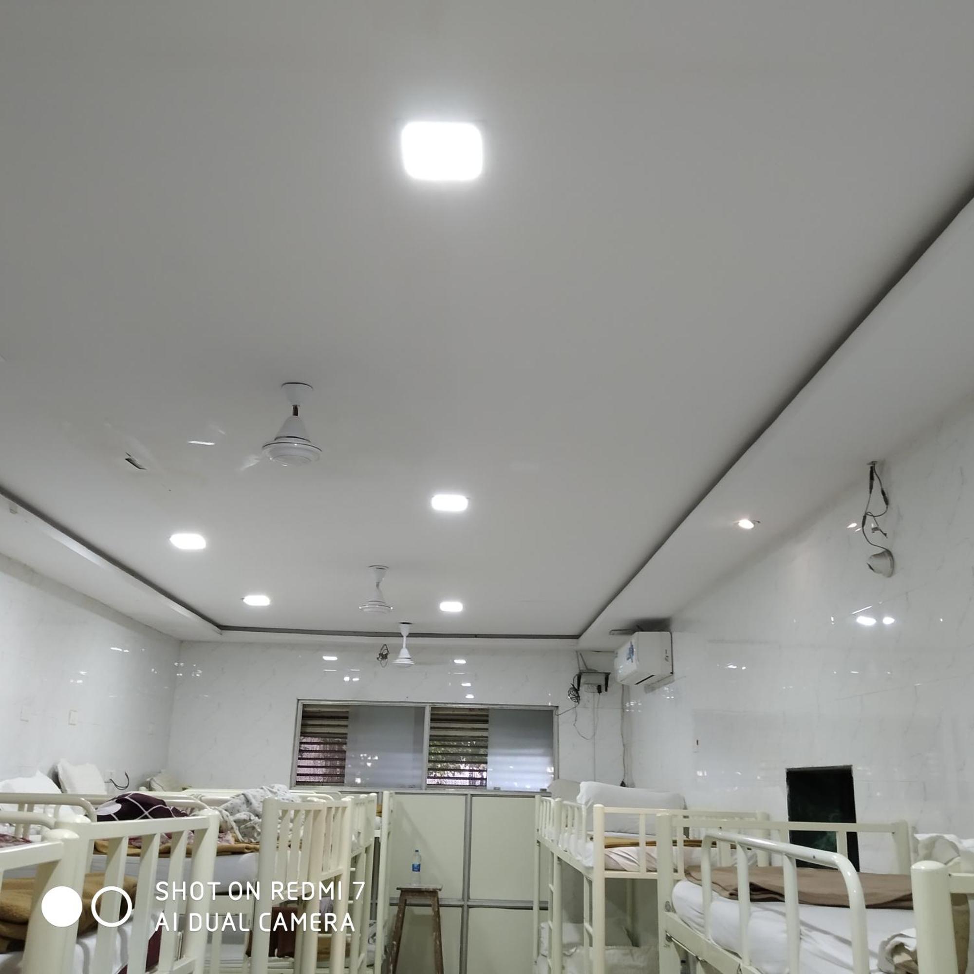 Star Dormitory Mumbai Bagian luar foto