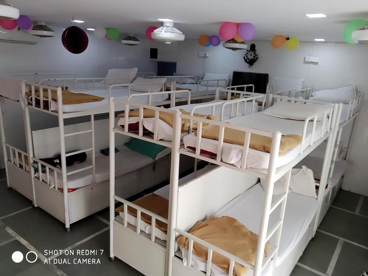 Star Dormitory Mumbai Bagian luar foto