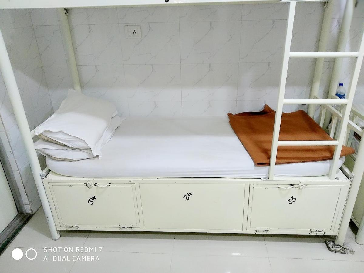 Star Dormitory Mumbai Bagian luar foto