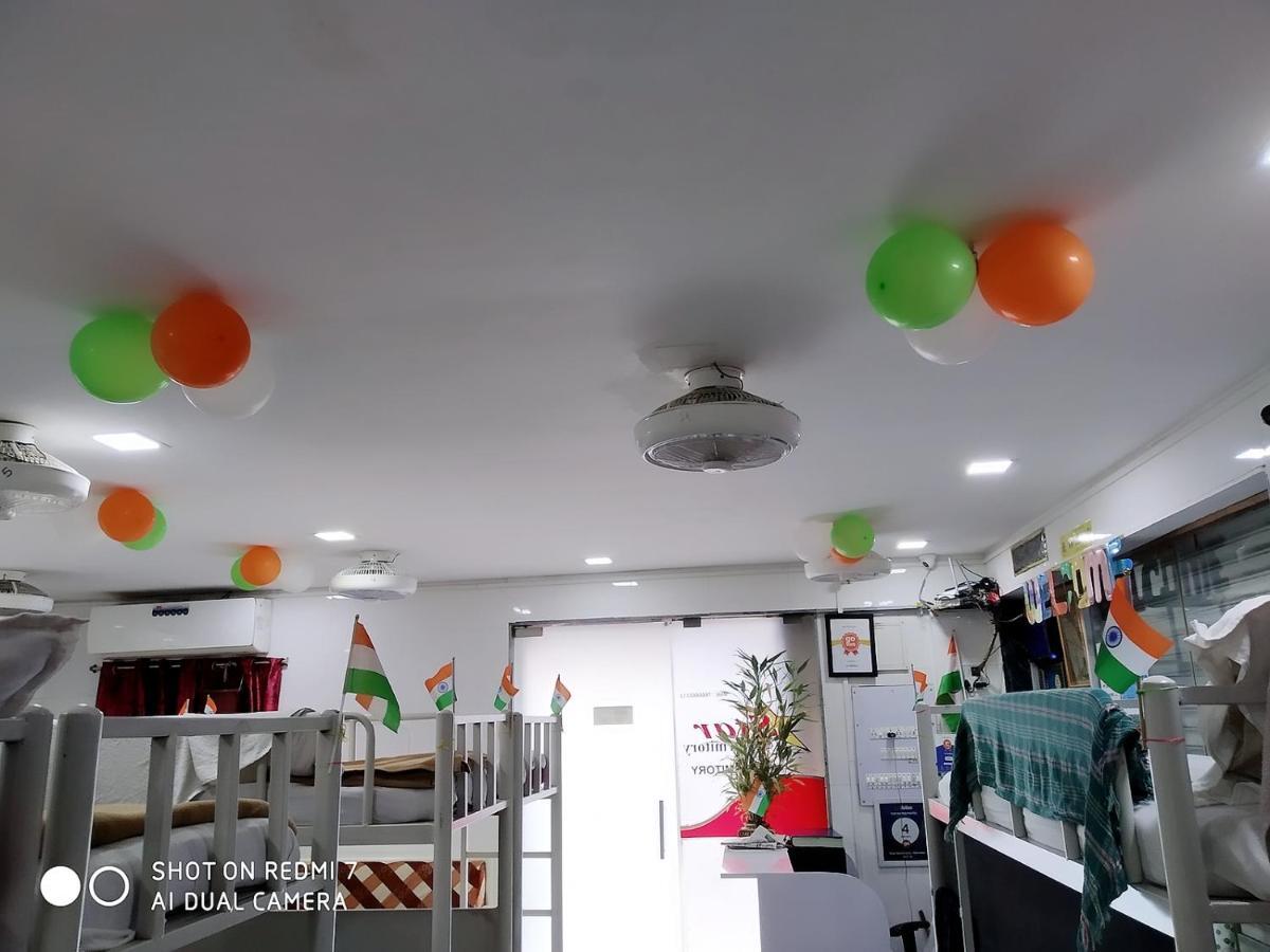 Star Dormitory Mumbai Bagian luar foto