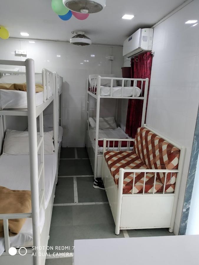 Star Dormitory Mumbai Bagian luar foto