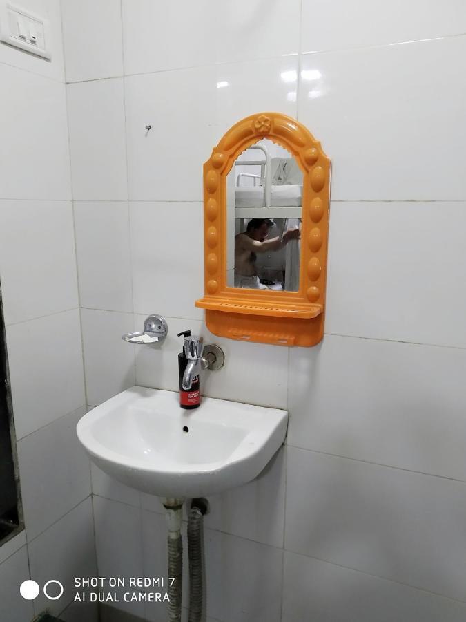 Star Dormitory Mumbai Bagian luar foto