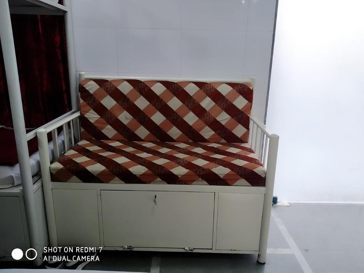 Star Dormitory Mumbai Bagian luar foto